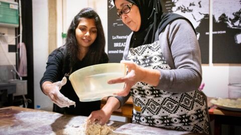 Sociaal project. Verkoop platbroden met spreads volgens recepten uit verschillende culturen. Foodmet Anderlecht