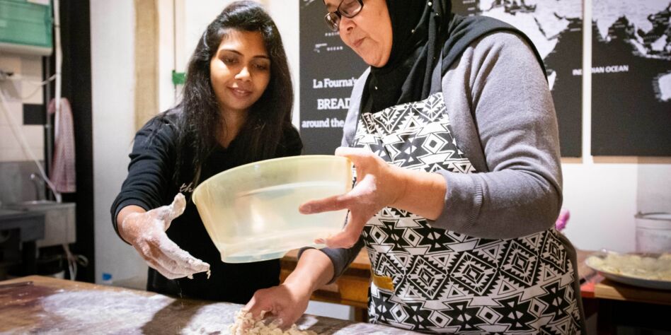 Sociaal project. Verkoop platbroden met spreads volgens recepten uit verschillende culturen. Foodmet Anderlecht